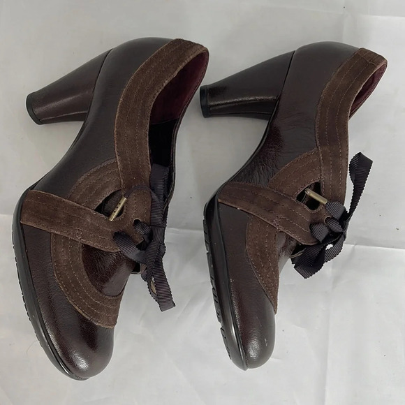 INDIGO By Clarks Round Toe Tied Pump Brown Leather and Suede Vintage Vibe Size 6 - Picture 6 of 11